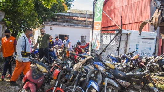 Compactaron más de 400 motocicletas y donarán el dinero a un comedor