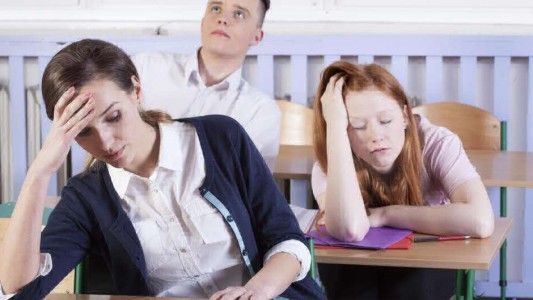 Una nueva investigación sostiene que las clases deben empezar a las 11 de la mañana