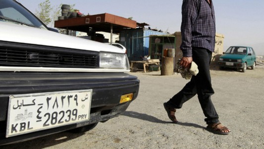 Patentes de autos afganos no podrán tener el número "39", asociado a proxenetismo y prostitución