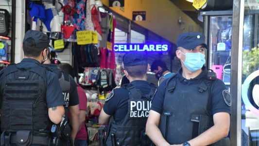 Golpe a la venta ilegal de celulares: 10 detenidos, casi 300 equipos secuestrados y cinco clausuras en Balvanera