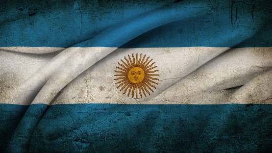 ¿Azul o celeste?: sigue la polémica por el color de la bandera argentina