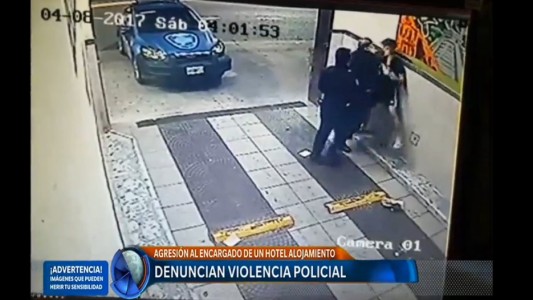 Policías agredieron a un hombre que les pidió que saquen el patrullero que bloqueaba la cochera