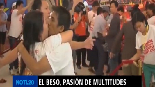 El beso, pasión de multitudes