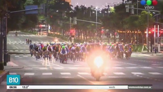 Corte de avenidas y autopistas por una competencia de ciclismo