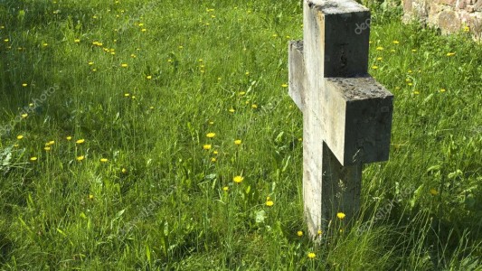 Venden una casa con la tumba del anterior dueño en el jardín