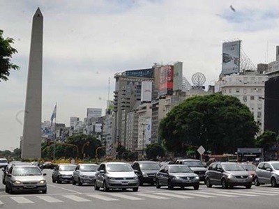 Día fresco y húmedo con posibles lluvias y mejoramientos temporarios