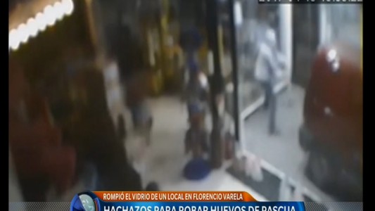 Rompió el vidrio de un local con un hacha para robarse un huevo de Pascua