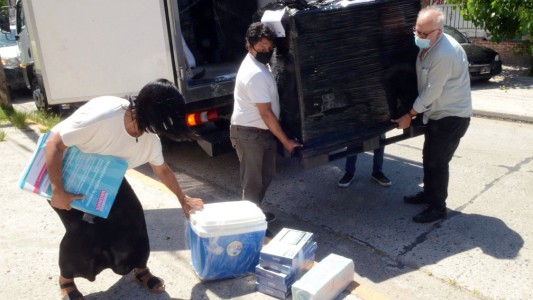 Comenzaron a equipar las escuelas bonaerenses para la vacunación masiva