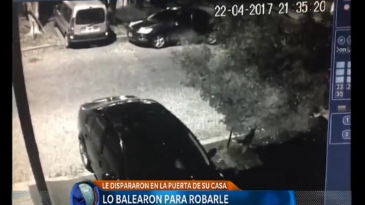 Video: lo balearon para robarle en la puerta de su casa en Mataderos