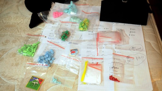 Cayó banda de universitarios que vendía drogas en boliches y fiestas electrónicas