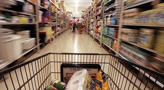 Denuncian que cadena de supermercados vende pañales que el gremio entregó a sus afiliados