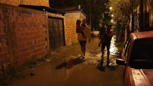 Alerta por la crecida del Río de la Plata: al menos 16 personas fueron evacuadas