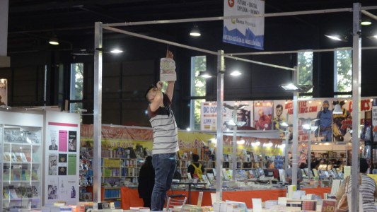 Con cientos de actividades, invitados y encuentros, abre la Feria del Libro