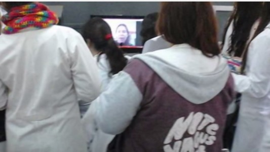 Inundaciones: docentes de una escuela de General Villegas dan clases por Skype