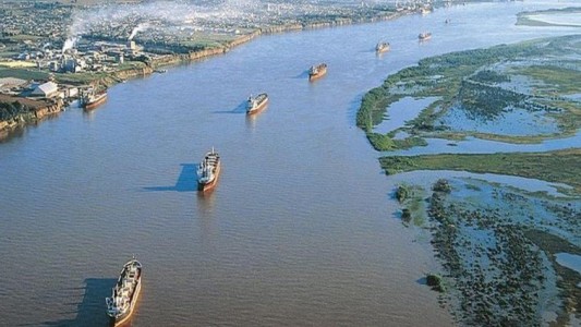 Diversas organizaciones realizan acto "en defensa de la ruta fluvial del Paraná"