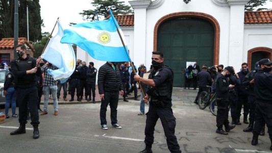 El Ministerio de Seguridad bonaerense separó a 400 policías