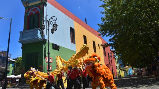 Por el Año Nuevo Chino, pasearon al tradicional dragón por lugares emblemáticos de la Ciudad