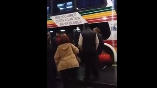 Reconocieron a un femicida y lo escracharon en la terminal de micros de Bahía Blanca