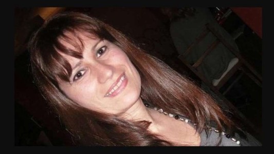 Conmoción en Rosario: una maestra apareció muerta y esposada en una comisaría