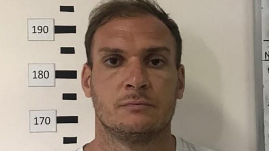 Iban a deportar a un fugitivo ruso buscado por Interpol, pero volvió a escapar