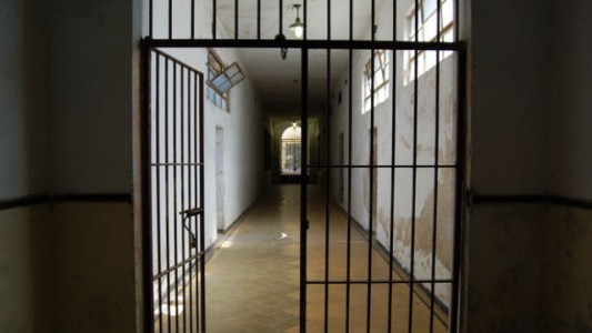 Investigan si un preso violó a su hijastra de 11 años durante una visita familiar en la cárcel de Paraná