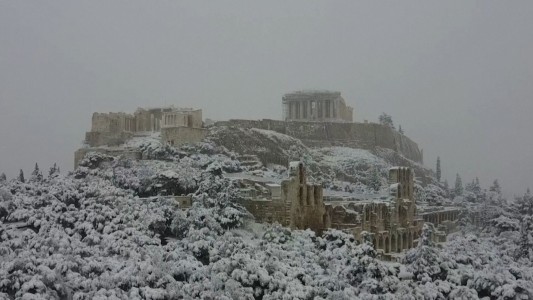 La cuna de la democracia completamente cubierta de blanco