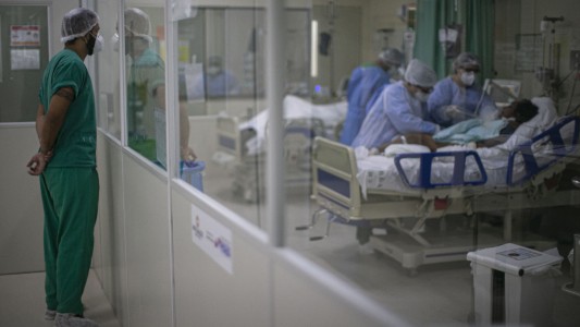 Brasil sumó 63.612 casos de coronavirus y superó los 9,9 millones de contagios