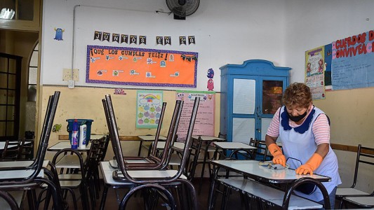 Ademys inicia paro por 72 horas y UTE realiza jornada en rechazo al protocolo porteño de clases