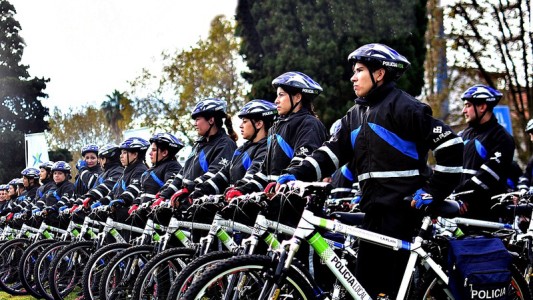 Refuerzan la seguridad en las escuelas de La Plata con 60 bicipolicías