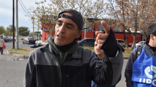 Empleado público pide a los gritos que le asignen tareas: "No quiero ser un ñoqui"