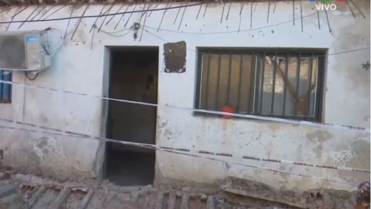 Se derrumbó el techo de una vivienda en Rosario: casi aplasta a un menor