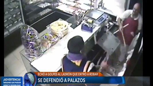 Video: se defendió de un ladrón a palazos