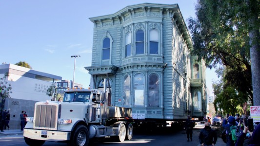 VIDEO: Trasladan una enorme casa victoriana de 1880 por las calles de San Francisco