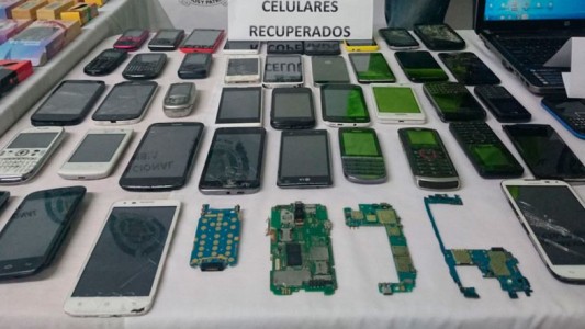 Buscan a los dueños de 2.500 celulares robados para devolvérselos