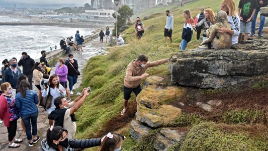 Después del furor por la estatua proponen que ese espacio sea "El sendero de la Mujer"