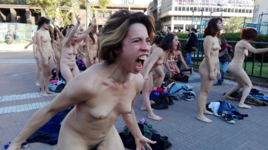 Fotos: mujeres se desnudaron para denunciar que #FemicidioEsGenocidio