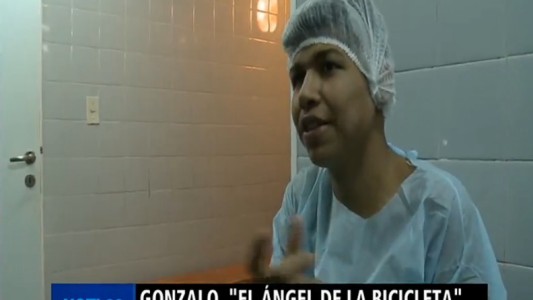 Gonzalo está vivo de "milagro" luego de ser arrollado por un tren cuando cruzaba con su bicicleta