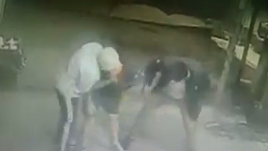 Virrey del Pino: Un colectivero fue asaltado y le robaron hasta las zapatillas