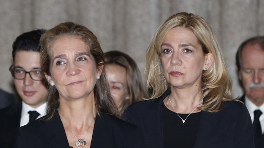 Las infantas Elena y Cristina se vacunaron contra el coronavirus en Abu Dhabi