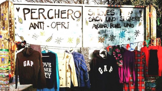 Córdoba se une al perchero solidario para abrigar a quienes más lo necesitan