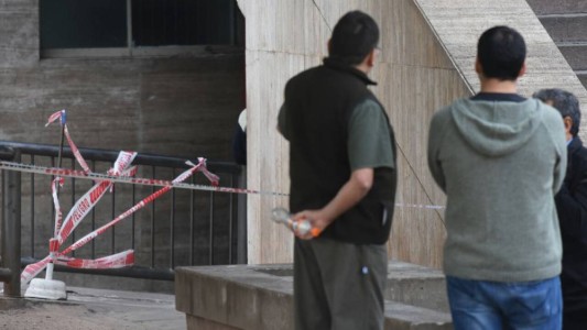 Conmoción en Mendoza: Una mujer se prendió fuego y se tiró desde el sexto piso del Hospital Central