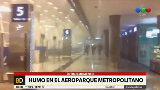 Humo en el Aeroparque Metropolitano
