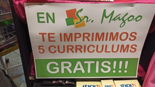 Librería solidaria: Imprimen curriculum vitae gratis para ayudar en la búsqueda de empleo de sus clientes