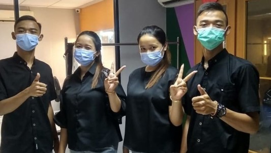 Gemelos se casaron con gemelas y decidieron vivir todos juntos