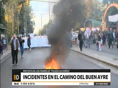 Incidentes entre la policía y manifestantes en Camino del Buen Ayre