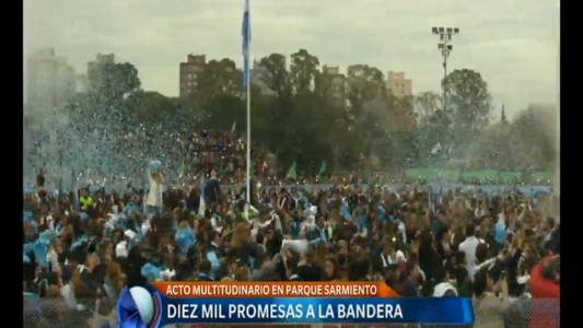 Acto: 10 mil chicos prometieron lealtad a la bandera