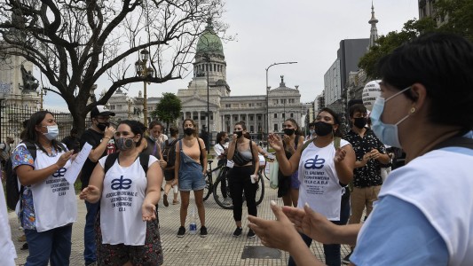 Enfermeros de la Ciudad realizaron caravana en reclamo de aumento de salarios