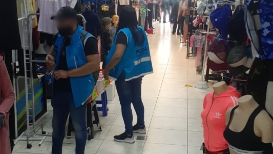 Secuestraron 14.720 prendas de vestir por falsificación de marca en Avellaneda