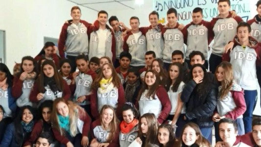 Estudiantes se unen para apoyar a un compañero que necesita un trasplante de médula ósea