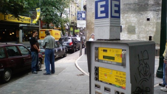 Vuelve el estacionamiento medido a las calles porteñas con un 100% de aumento